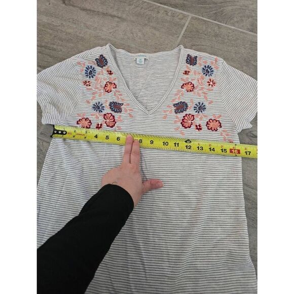 Women's Sundance Gray Stripe Floral Embroidered Short Sleeve T-Shirt Size XS - Picture 3 of 8